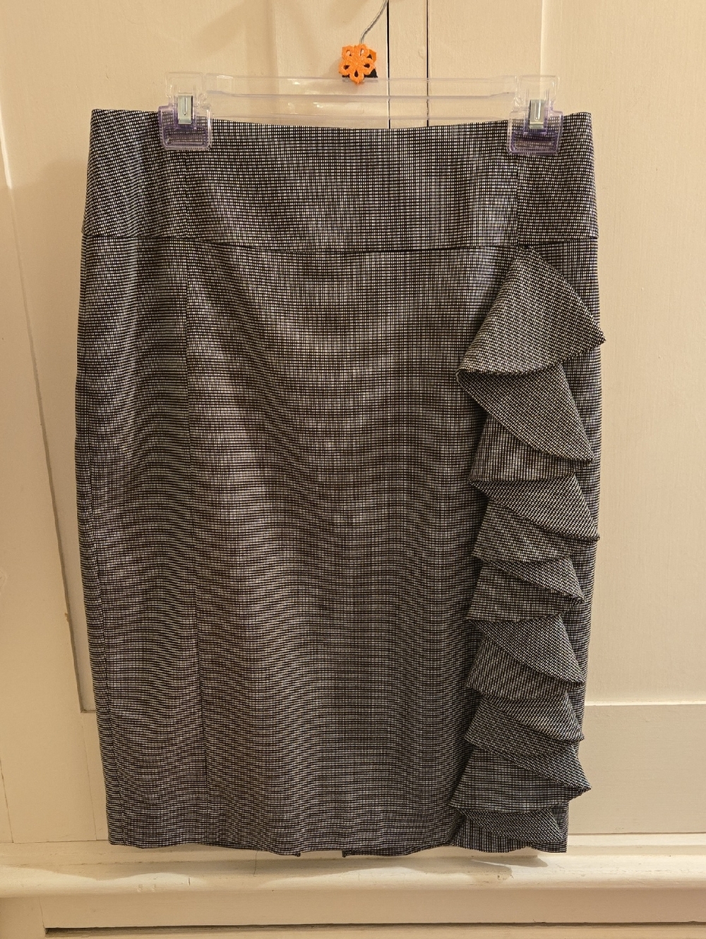 Express Design Studio Black And White Flounced Skirt Size 8